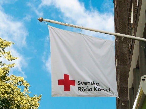 En rödakors-flagga Kristinehamn kommun